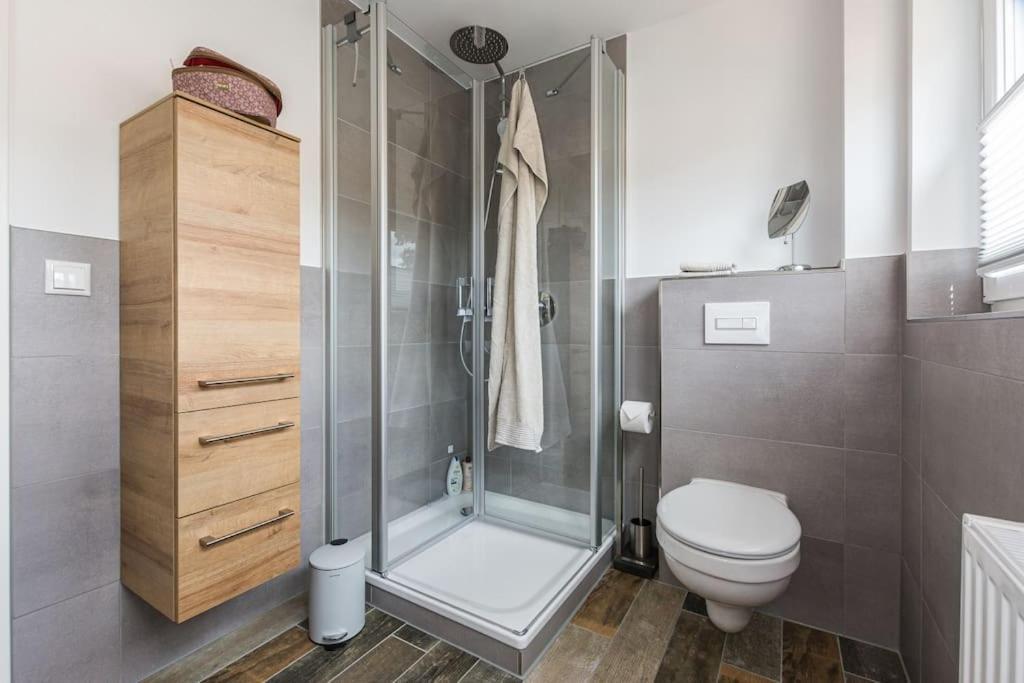 5 Sterne-Ferienhaus Eisvogel Am See Mit Sauna Und Kamin Krakow am See Exterior foto