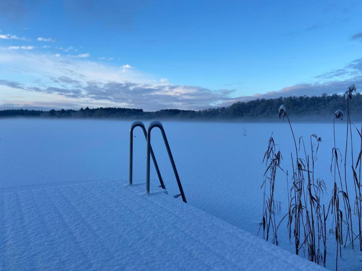 5 Sterne-Ferienhaus Eisvogel Am See Mit Sauna Und Kamin Krakow am See Exterior foto